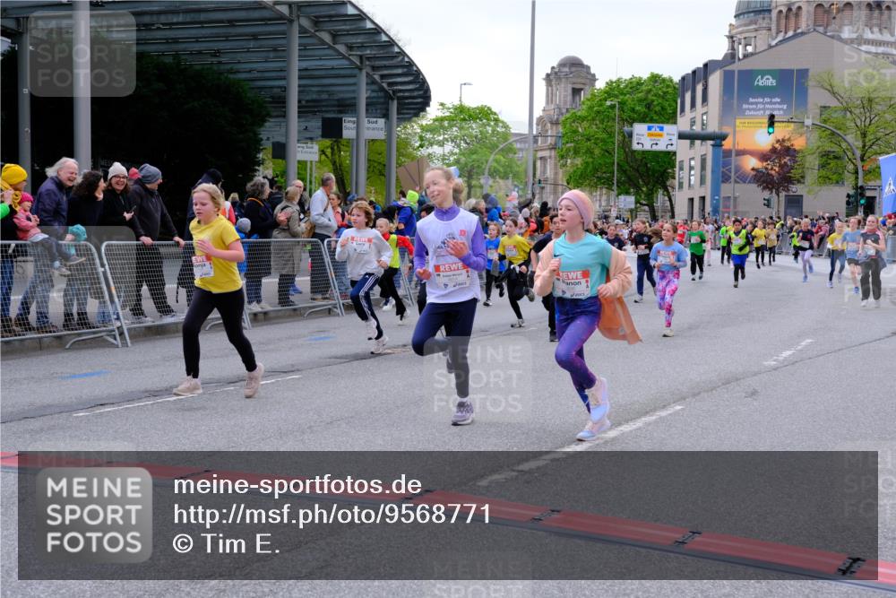 25.04.2026 - Das Zehntel Tim E. http://msf.ph/oto/9568771 25.04.2026 08:55:05 Ziel 1090, 1160, 1266, 1297, 1300, 1306, 1340, 1380, 1642, 2009, 2010, 2039, 2047, 2056, 2459, 2619, 2633, 2793, 2828, 2962, 3049, 3053, 3091, 3120, 3126, 3236, 3247, 3358, 3379, 3506, 3636, 3668, 3678, 3731, 3756, 3760, 3783, 3814, 3826, 3828, 3936, 4014 meine-sportfotos.de