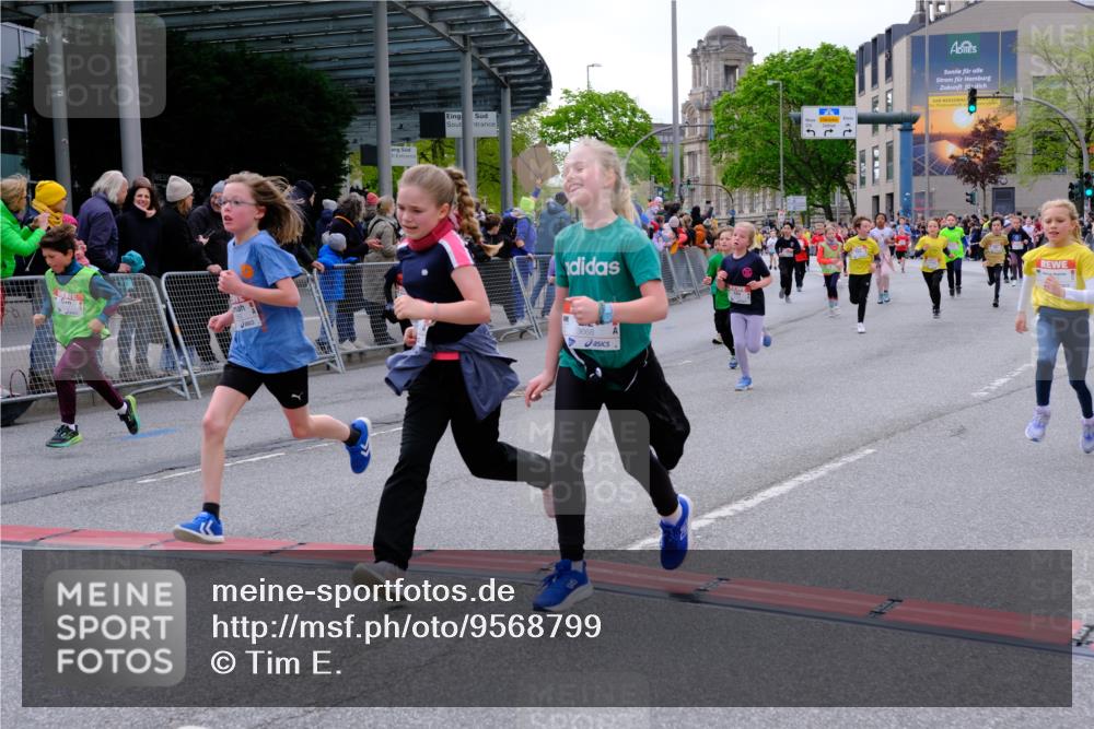 25.04.2026 - Das Zehntel Tim E. http://msf.ph/oto/9568799 25.04.2026 08:55:10 Ziel 1090, 1160, 1297, 1306, 1380, 1517, 1550, 1642, 1646, 1657, 1818, 2009, 2010, 2056, 2439, 2459, 2619, 2711, 2718, 2793, 2828, 3091, 3105, 3120, 3126, 3128, 3236, 3247, 3313, 3358, 3636, 3668, 3678, 3721, 3814, 3826, 3828, 3936, 4014 meine-sportfotos.de