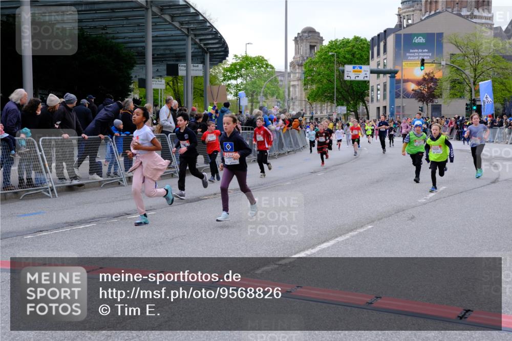 25.04.2026 - Das Zehntel Tim E. http://msf.ph/oto/9568826 25.04.2026 08:55:16 Ziel 1038, 1045, 1090, 1297, 1304, 1306, 1380, 1381, 1517, 1550, 1565, 1614, 1642, 1646, 1657, 1818, 2439, 2584, 2650, 2682, 2711, 2718, 3105, 3128, 3145, 3313, 3544, 3668, 3678, 3721, 3814, 3936, 3964 meine-sportfotos.de