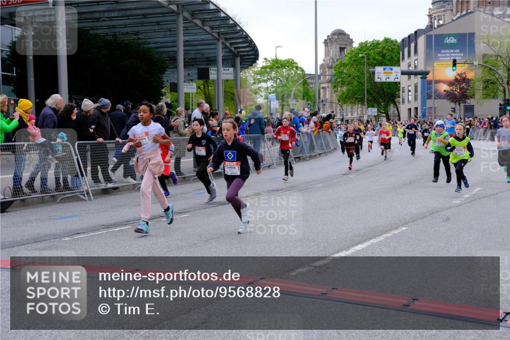 25.04.2026 - Das Zehntel Tim E. http://msf.ph/oto/9568828 25.04.2026 08:55:16 Ziel 1038, 1045, 1090, 1297, 1304, 1306, 1380, 1381, 1517, 1550, 1565, 1614, 1642, 1646, 1657, 1818, 2439, 2584, 2650, 2682, 2711, 2718, 3105, 3128, 3145, 3313, 3544, 3668, 3678, 3721, 3814, 3936, 3964 meine-sportfotos.de