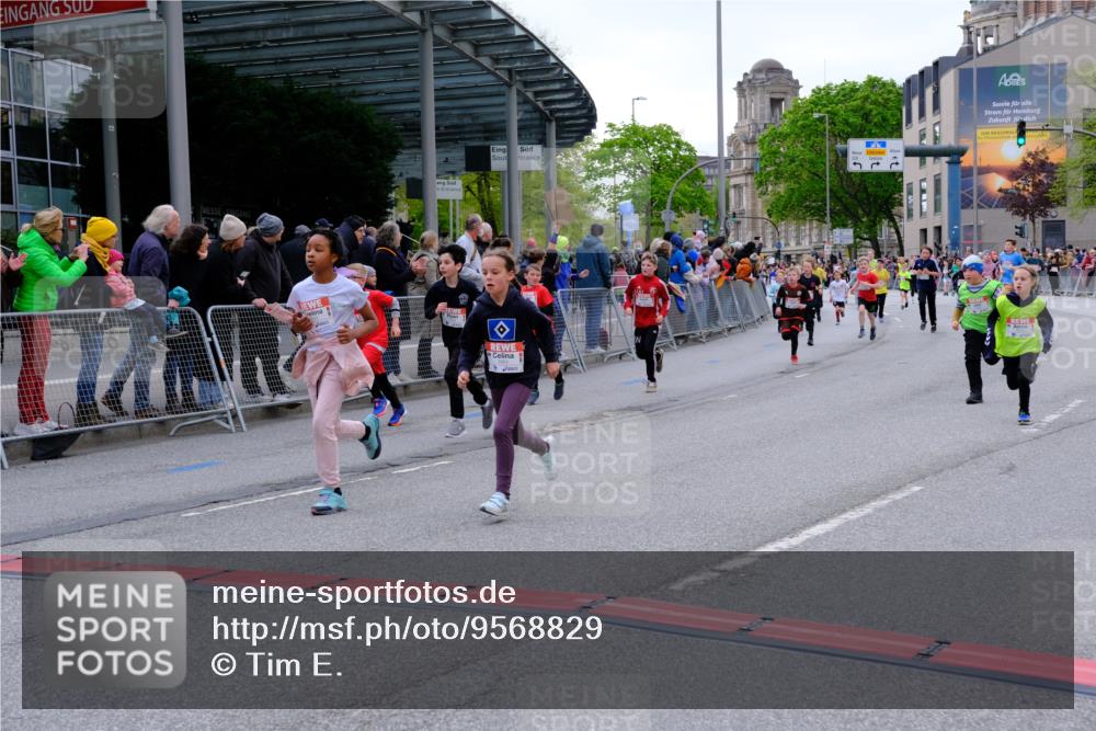 25.04.2026 - Das Zehntel Tim E. http://msf.ph/oto/9568829 25.04.2026 08:55:16 Ziel 1038, 1045, 1090, 1297, 1304, 1306, 1380, 1381, 1517, 1550, 1565, 1614, 1642, 1646, 1657, 1818, 2439, 2584, 2650, 2682, 2711, 2718, 3105, 3128, 3145, 3313, 3544, 3668, 3678, 3721, 3814, 3936, 3964 meine-sportfotos.de