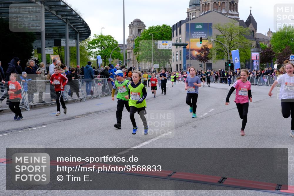 25.04.2026 - Das Zehntel Tim E. http://msf.ph/oto/9568833 25.04.2026 08:55:17 Ziel 1038, 1045, 1304, 1380, 1381, 1517, 1550, 1565, 1614, 1642, 1646, 1657, 1818, 1975, 2439, 2584, 2650, 2682, 2711, 2718, 3062, 3105, 3128, 3145, 3313, 3544, 3668, 3678, 3721, 3964 meine-sportfotos.de