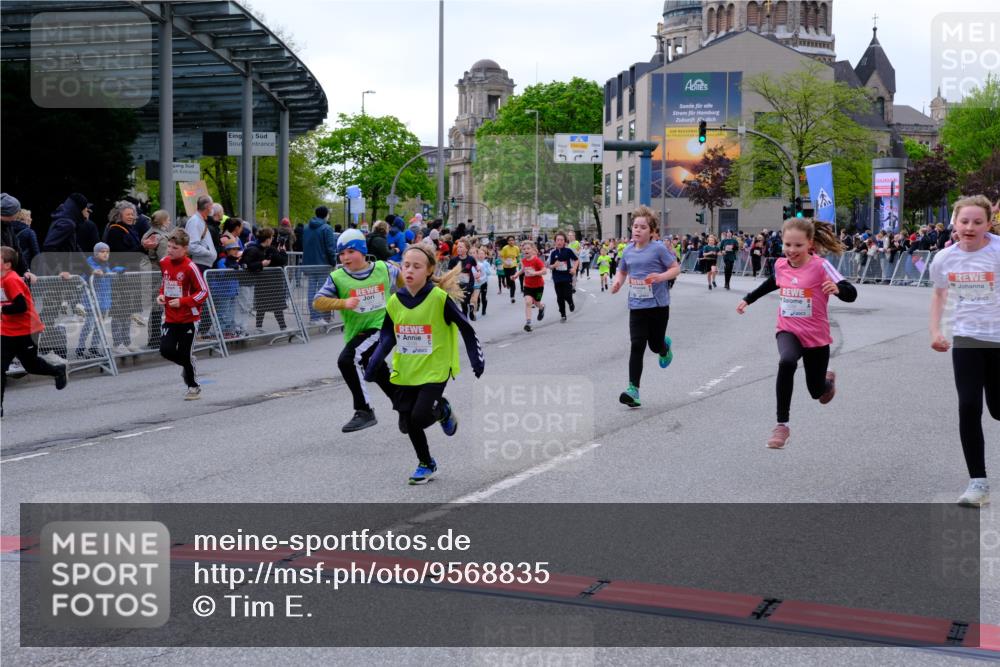 25.04.2026 - Das Zehntel Tim E. http://msf.ph/oto/9568835 25.04.2026 08:55:17 Ziel 1038, 1045, 1304, 1380, 1381, 1517, 1550, 1565, 1614, 1642, 1646, 1657, 1818, 1975, 2439, 2584, 2650, 2682, 2711, 2718, 3062, 3105, 3128, 3145, 3313, 3544, 3668, 3678, 3721, 3964 meine-sportfotos.de