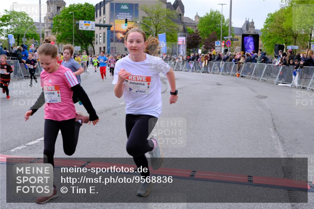 25.04.2026 - Das Zehntel Tim E. http://msf.ph/oto/9568836 25.04.2026 08:55:18 Ziel 1038, 1045, 1050, 1056, 1304, 1381, 1517, 1550, 1565, 1614, 1646, 1657, 1818, 1975, 2439, 2584, 2650, 2682, 2711, 2718, 3062, 3105, 3128, 3145, 3313, 3516, 3544, 3721, 3893, 3964 meine-sportfotos.de