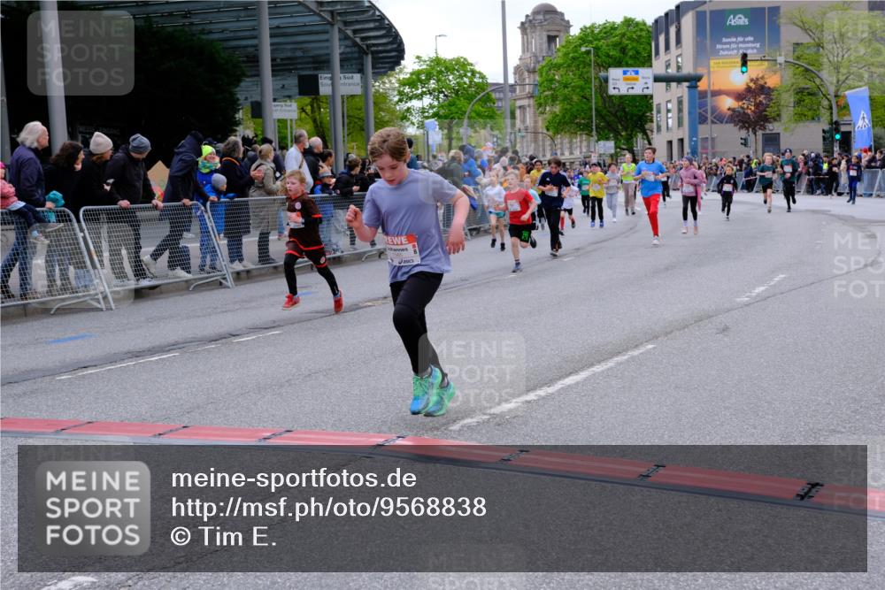 25.04.2026 - Das Zehntel Tim E. http://msf.ph/oto/9568838 25.04.2026 08:55:19 Ziel 1038, 1045, 1050, 1056, 1070, 1304, 1381, 1517, 1565, 1614, 1646, 1657, 1818, 1975, 2439, 2584, 2650, 2682, 2711, 2718, 3062, 3105, 3128, 3145, 3313, 3445, 3516, 3544, 3721, 3893, 3964, 4006 meine-sportfotos.de