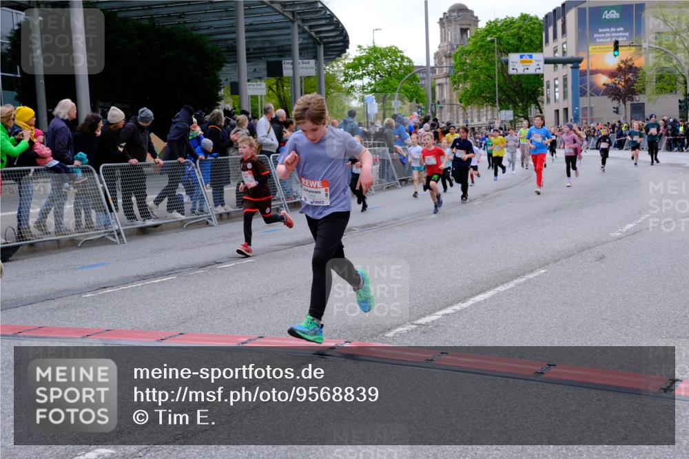 25.04.2026 - Das Zehntel Tim E. http://msf.ph/oto/9568839 25.04.2026 08:55:19 Ziel 1038, 1045, 1050, 1056, 1070, 1304, 1381, 1517, 1565, 1614, 1646, 1657, 1818, 1975, 2439, 2584, 2650, 2682, 2711, 2718, 3062, 3105, 3128, 3145, 3313, 3445, 3516, 3544, 3721, 3893, 3964, 4006 meine-sportfotos.de