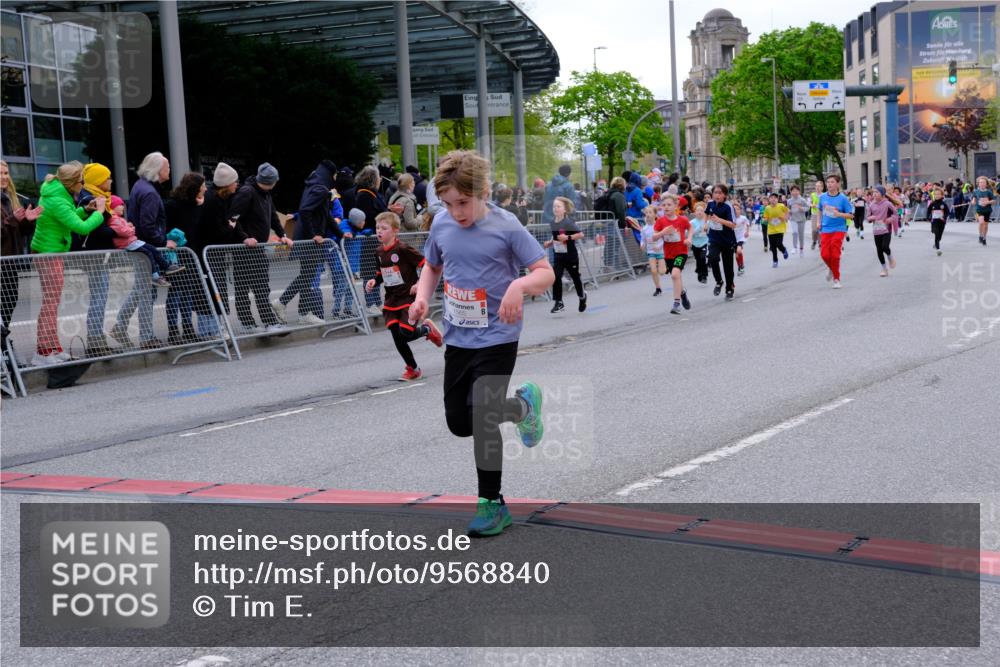 25.04.2026 - Das Zehntel Tim E. http://msf.ph/oto/9568840 25.04.2026 08:55:19 Ziel 1038, 1045, 1050, 1056, 1070, 1304, 1381, 1517, 1565, 1614, 1646, 1657, 1818, 1975, 2439, 2584, 2650, 2682, 2711, 2718, 3062, 3105, 3128, 3145, 3313, 3445, 3516, 3544, 3721, 3893, 3964, 4006 meine-sportfotos.de