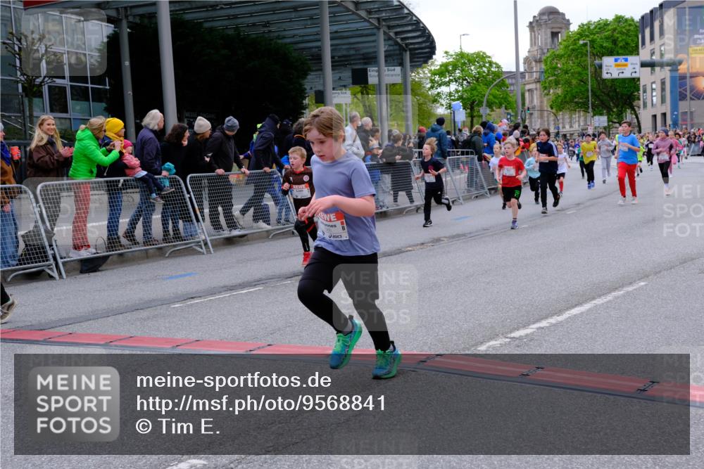 25.04.2026 - Das Zehntel Tim E. http://msf.ph/oto/9568841 25.04.2026 08:55:19 Ziel 1038, 1045, 1050, 1056, 1070, 1304, 1381, 1517, 1565, 1614, 1646, 1657, 1818, 1975, 2439, 2584, 2650, 2682, 2711, 2718, 3062, 3105, 3128, 3145, 3313, 3445, 3516, 3544, 3721, 3893, 3964, 4006 meine-sportfotos.de
