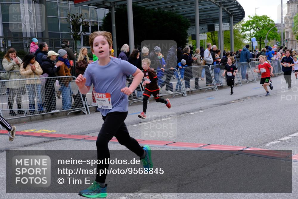 25.04.2026 - Das Zehntel Tim E. http://msf.ph/oto/9568845 25.04.2026 08:55:19 Ziel 1038, 1045, 1050, 1056, 1070, 1304, 1381, 1517, 1565, 1614, 1646, 1657, 1818, 1975, 2439, 2584, 2650, 2682, 2711, 2718, 3062, 3105, 3128, 3145, 3313, 3445, 3516, 3544, 3721, 3893, 3964, 4006 meine-sportfotos.de