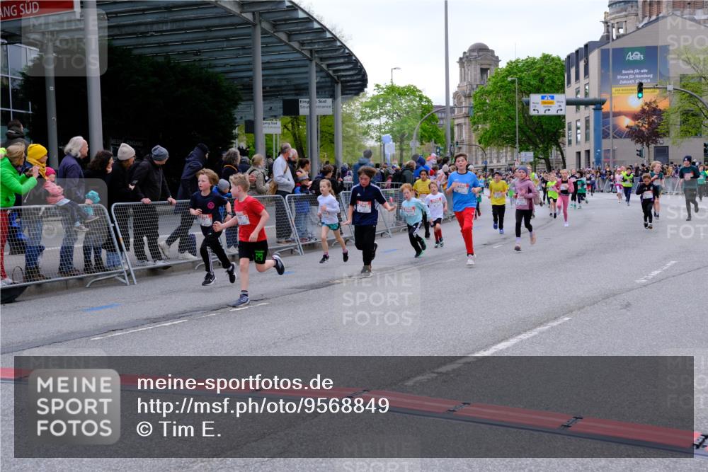 25.04.2026 - Das Zehntel Tim E. http://msf.ph/oto/9568849 25.04.2026 08:55:21 Ziel 1038, 1045, 1050, 1056, 1070, 1304, 1381, 1517, 1565, 1614, 1975, 2037, 2071, 2439, 2584, 2650, 2682, 2711, 2718, 2769, 2780, 3062, 3145, 3237, 3313, 3445, 3516, 3544, 3721, 3893, 3964, 3980, 4006 meine-sportfotos.de