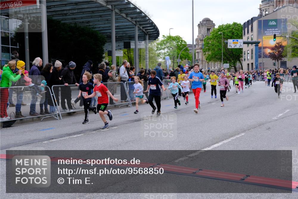 25.04.2026 - Das Zehntel Tim E. http://msf.ph/oto/9568850 25.04.2026 08:55:21 Ziel 1038, 1045, 1050, 1056, 1070, 1304, 1381, 1517, 1565, 1614, 1975, 2037, 2071, 2439, 2584, 2650, 2682, 2711, 2718, 2769, 2780, 3062, 3145, 3237, 3313, 3445, 3516, 3544, 3721, 3893, 3964, 3980, 4006 meine-sportfotos.de