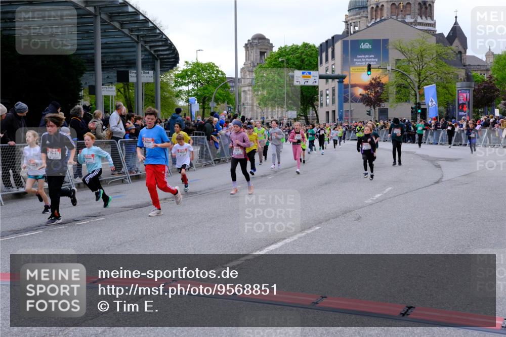 25.04.2026 - Das Zehntel Tim E. http://msf.ph/oto/9568851 25.04.2026 08:55:22 Ziel 1038, 1045, 1050, 1056, 1070, 1304, 1381, 1517, 1565, 1614, 1975, 2037, 2071, 2171, 2584, 2650, 2682, 2769, 2780, 3062, 3145, 3237, 3313, 3445, 3516, 3544, 3893, 3964, 3980, 4006 meine-sportfotos.de