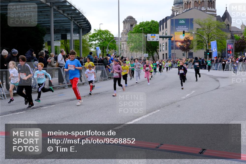 25.04.2026 - Das Zehntel Tim E. http://msf.ph/oto/9568852 25.04.2026 08:55:22 Ziel 1038, 1045, 1050, 1056, 1070, 1304, 1381, 1517, 1565, 1614, 1975, 2037, 2071, 2171, 2584, 2650, 2682, 2769, 2780, 3062, 3145, 3237, 3313, 3445, 3516, 3544, 3893, 3964, 3980, 4006 meine-sportfotos.de