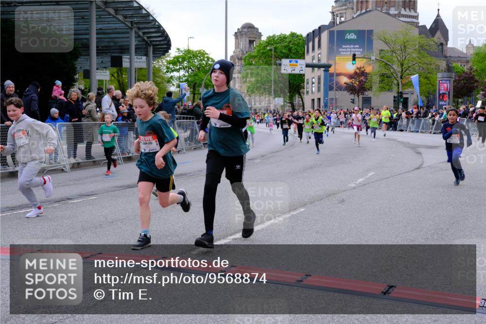 25.04.2026 - Das Zehntel Tim E. http://msf.ph/oto/9568874 25.04.2026 08:55:26 Ziel 1050, 1056, 1070, 1123, 1565, 1614, 1875, 1975, 2037, 2071, 2171, 2384, 2387, 2398, 2682, 2769, 2780, 2964, 3062, 3228, 3237, 3445, 3516, 3893, 3895, 3980, 4006, 4035 meine-sportfotos.de