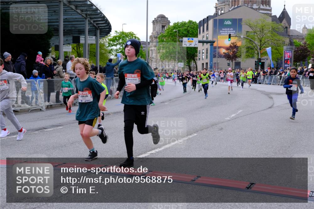 25.04.2026 - Das Zehntel Tim E. http://msf.ph/oto/9568875 25.04.2026 08:55:26 Ziel 1050, 1056, 1070, 1123, 1565, 1614, 1875, 1975, 2037, 2071, 2171, 2384, 2387, 2398, 2682, 2769, 2780, 2964, 3062, 3228, 3237, 3445, 3516, 3893, 3895, 3980, 4006, 4035 meine-sportfotos.de