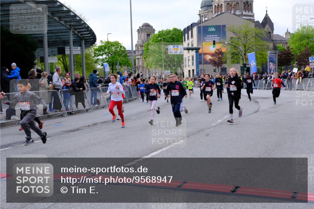 25.04.2026 - Das Zehntel Tim E. http://msf.ph/oto/9568947 25.04.2026 08:55:42 Ziel 1008, 1155, 1717, 1740, 1828, 1877, 2196, 2207, 2296, 2319, 2615, 2669, 2686, 2869, 2895, 2928, 3002, 3059, 3065, 3080, 3093, 3101, 3234, 3354, 3360, 3536, 3745, 3975 meine-sportfotos.de
