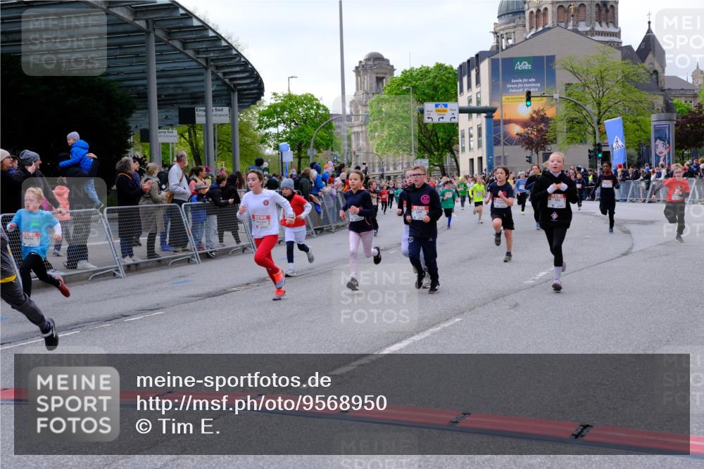 25.04.2026 - Das Zehntel Tim E. http://msf.ph/oto/9568950 25.04.2026 08:55:43 Ziel 1008, 1155, 1717, 1740, 1828, 1877, 2108, 2196, 2207, 2296, 2615, 2669, 2686, 2869, 2895, 2928, 3002, 3059, 3065, 3080, 3093, 3101, 3234, 3354, 3360, 3536, 3745, 3975 meine-sportfotos.de