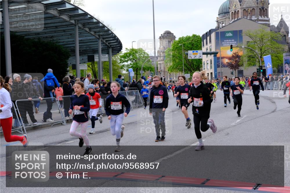 25.04.2026 - Das Zehntel Tim E. http://msf.ph/oto/9568957 25.04.2026 08:55:44 Ziel 1008, 1113, 1134, 1155, 1638, 1717, 1740, 1828, 1877, 2108, 2196, 2207, 2296, 2606, 2615, 2669, 2686, 2895, 2928, 3002, 3059, 3065, 3080, 3093, 3101, 3234, 3354, 3360, 3745, 3975, 4058 meine-sportfotos.de