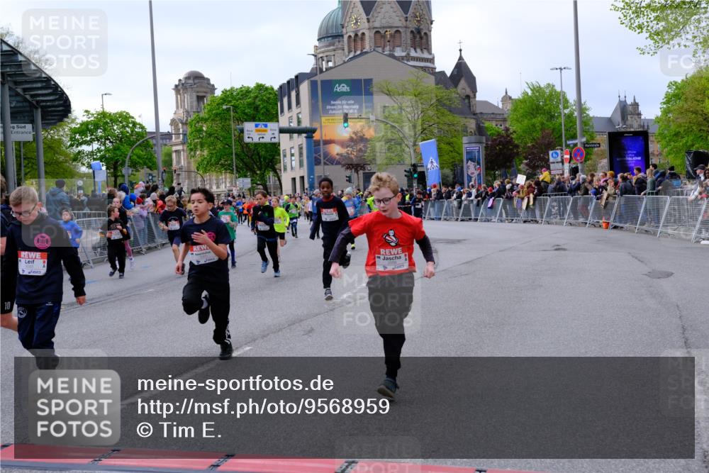 25.04.2026 - Das Zehntel Tim E. http://msf.ph/oto/9568959 25.04.2026 08:55:45 Ziel 1008, 1113, 1134, 1155, 1638, 1717, 1740, 1828, 1877, 2108, 2196, 2207, 2296, 2606, 2615, 2669, 2686, 2895, 3002, 3059, 3065, 3080, 3093, 3101, 3234, 3354, 3360, 3745, 3975, 4058 meine-sportfotos.de