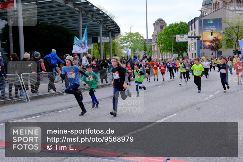 25.04.2026 - Das Zehntel Tim E. http://msf.ph/oto/9568979 25.04.2026 08:55:50 Ziel 1113, 1131, 1134, 1307, 1341, 1638, 1639, 1645, 1717, 1740, 1963, 1968, 2040, 2108, 2217, 2229, 2296, 2463, 2474, 2478, 2565, 2594, 2606, 2615, 2669, 2686, 2895, 3059, 3065, 3093, 3354, 3360, 3520, 3526, 3745, 3844, 3847, 3849, 3975, 4058 meine-sportfotos.de