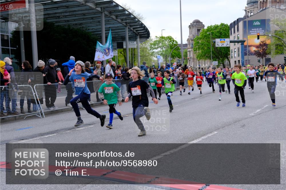 25.04.2026 - Das Zehntel Tim E. http://msf.ph/oto/9568980 25.04.2026 08:55:50 Ziel 1113, 1131, 1134, 1307, 1341, 1638, 1639, 1645, 1717, 1740, 1963, 1968, 2040, 2108, 2217, 2229, 2296, 2463, 2474, 2478, 2565, 2594, 2606, 2615, 2669, 2686, 2895, 3059, 3065, 3093, 3354, 3360, 3520, 3526, 3745, 3844, 3847, 3849, 3975, 4058 meine-sportfotos.de