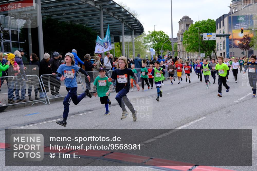 25.04.2026 - Das Zehntel Tim E. http://msf.ph/oto/9568981 25.04.2026 08:55:50 Ziel 1113, 1131, 1134, 1307, 1341, 1638, 1639, 1645, 1717, 1740, 1963, 1968, 2040, 2108, 2217, 2229, 2296, 2463, 2474, 2478, 2565, 2594, 2606, 2615, 2669, 2686, 2895, 3059, 3065, 3093, 3354, 3360, 3520, 3526, 3745, 3844, 3847, 3849, 3975, 4058 meine-sportfotos.de