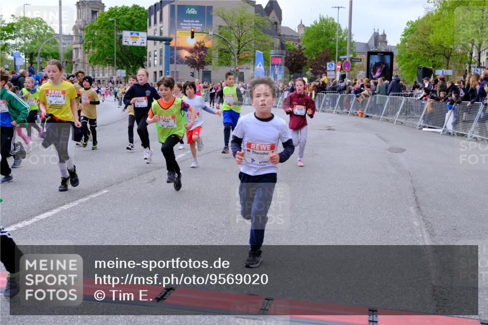 25.04.2026 - Das Zehntel Tim E. http://msf.ph/oto/9569020 25.04.2026 08:55:58 Ziel 1004, 1126, 1131, 1257, 1302, 1307, 1316, 1331, 1341, 1363, 1369, 1562, 1567, 1575, 1639, 1645, 1649, 1758, 1759, 1762, 1959, 1963, 1968, 2040, 2078, 2217, 2222, 2229, 2323, 2463, 2474, 2478, 2565, 2594, 2607, 2972, 3196, 3206, 3465, 3520, 3526, 3559, 3610, 3715, 3718, 3722, 3803, 3844, 3847, 3849, 3891, 3950, 3963 meine-sportfotos.de