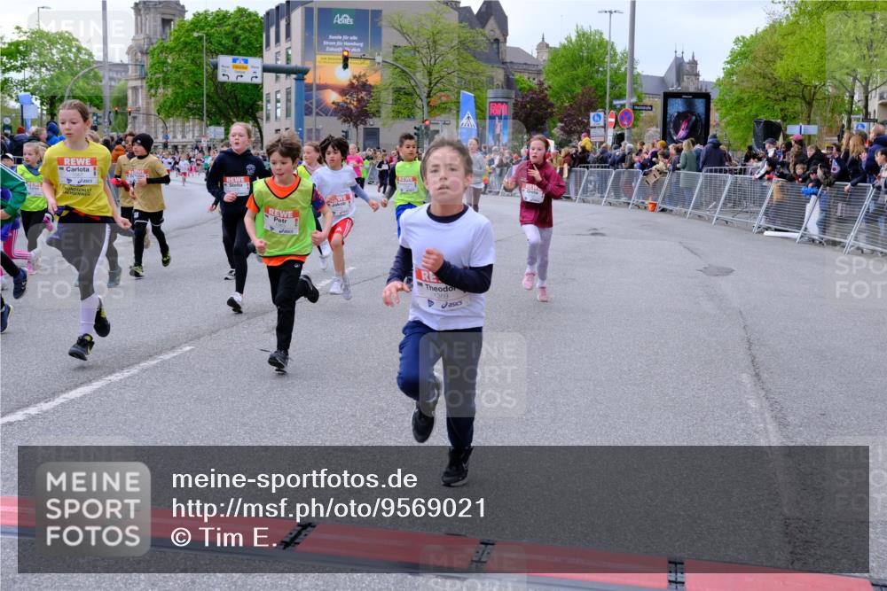 25.04.2026 - Das Zehntel Tim E. http://msf.ph/oto/9569021 25.04.2026 08:55:58 Ziel 1004, 1126, 1131, 1257, 1302, 1307, 1316, 1331, 1341, 1363, 1369, 1562, 1567, 1575, 1639, 1645, 1649, 1758, 1759, 1762, 1959, 1963, 1968, 2040, 2078, 2217, 2222, 2229, 2323, 2463, 2474, 2478, 2565, 2594, 2607, 2972, 3196, 3206, 3465, 3520, 3526, 3559, 3610, 3715, 3718, 3722, 3803, 3844, 3847, 3849, 3891, 3950, 3963 meine-sportfotos.de