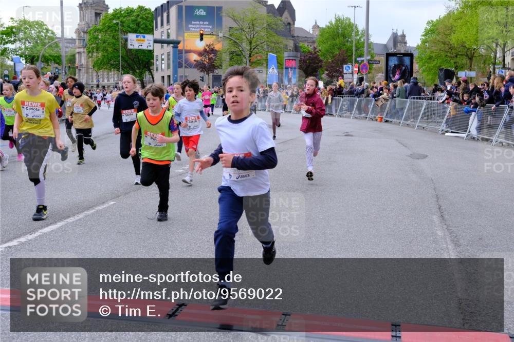 25.04.2026 - Das Zehntel Tim E. http://msf.ph/oto/9569022 25.04.2026 08:55:58 Ziel 1004, 1126, 1131, 1257, 1302, 1307, 1316, 1331, 1341, 1363, 1369, 1562, 1567, 1575, 1639, 1645, 1649, 1758, 1759, 1762, 1959, 1963, 1968, 2040, 2078, 2217, 2222, 2229, 2323, 2463, 2474, 2478, 2565, 2594, 2607, 2972, 3196, 3206, 3465, 3520, 3526, 3559, 3610, 3715, 3718, 3722, 3803, 3844, 3847, 3849, 3891, 3950, 3963 meine-sportfotos.de