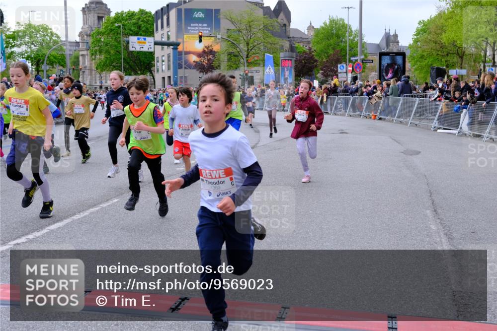25.04.2026 - Das Zehntel Tim E. http://msf.ph/oto/9569023 25.04.2026 08:55:58 Ziel 1004, 1126, 1131, 1257, 1302, 1307, 1316, 1331, 1341, 1363, 1369, 1562, 1567, 1575, 1639, 1645, 1649, 1758, 1759, 1762, 1959, 1963, 1968, 2040, 2078, 2217, 2222, 2229, 2323, 2463, 2474, 2478, 2565, 2594, 2607, 2972, 3196, 3206, 3465, 3520, 3526, 3559, 3610, 3715, 3718, 3722, 3803, 3844, 3847, 3849, 3891, 3950, 3963 meine-sportfotos.de