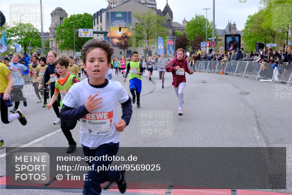 25.04.2026 - Das Zehntel Tim E. http://msf.ph/oto/9569025 25.04.2026 08:55:58 Ziel 1004, 1126, 1131, 1257, 1302, 1307, 1316, 1331, 1341, 1363, 1369, 1562, 1567, 1575, 1639, 1645, 1649, 1758, 1759, 1762, 1959, 1963, 1968, 2040, 2078, 2217, 2222, 2229, 2323, 2463, 2474, 2478, 2565, 2594, 2607, 2972, 3196, 3206, 3465, 3520, 3526, 3559, 3610, 3715, 3718, 3722, 3803, 3844, 3847, 3849, 3891, 3950, 3963 meine-sportfotos.de