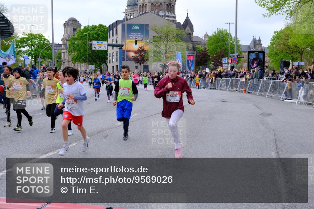25.04.2026 - Das Zehntel Tim E. http://msf.ph/oto/9569026 25.04.2026 08:55:59 Ziel 1004, 1126, 1131, 1257, 1302, 1307, 1316, 1331, 1341, 1363, 1369, 1562, 1567, 1575, 1649, 1758, 1759, 1762, 1765, 1959, 1963, 1968, 2040, 2078, 2217, 2222, 2229, 2323, 2463, 2478, 2565, 2594, 2607, 2972, 3196, 3206, 3465, 3520, 3526, 3559, 3610, 3715, 3718, 3722, 3803, 3844, 3847, 3849, 3891, 3950, 3963 meine-sportfotos.de
