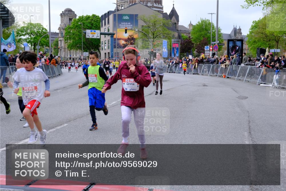 25.04.2026 - Das Zehntel Tim E. http://msf.ph/oto/9569029 25.04.2026 08:55:59 Ziel 1004, 1126, 1131, 1257, 1302, 1307, 1316, 1331, 1341, 1363, 1369, 1562, 1567, 1575, 1649, 1758, 1759, 1762, 1765, 1959, 1963, 1968, 2040, 2078, 2217, 2222, 2229, 2323, 2463, 2478, 2565, 2594, 2607, 2972, 3196, 3206, 3465, 3520, 3526, 3559, 3610, 3715, 3718, 3722, 3803, 3844, 3847, 3849, 3891, 3950, 3963 meine-sportfotos.de
