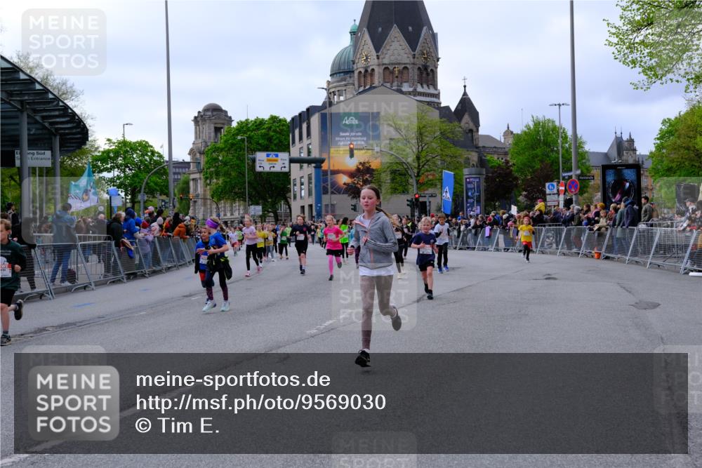25.04.2026 - Das Zehntel Tim E. http://msf.ph/oto/9569030 25.04.2026 08:56:00 Ziel 1004, 1126, 1131, 1257, 1302, 1307, 1316, 1331, 1341, 1363, 1369, 1562, 1567, 1575, 1649, 1758, 1759, 1762, 1765, 1959, 1963, 1968, 2040, 2078, 2217, 2222, 2229, 2323, 2463, 2478, 2491, 2565, 2594, 2607, 2972, 3196, 3206, 3465, 3520, 3526, 3559, 3610, 3715, 3718, 3722, 3803, 3844, 3847, 3849, 3891, 3950, 3963, 4008 meine-sportfotos.de