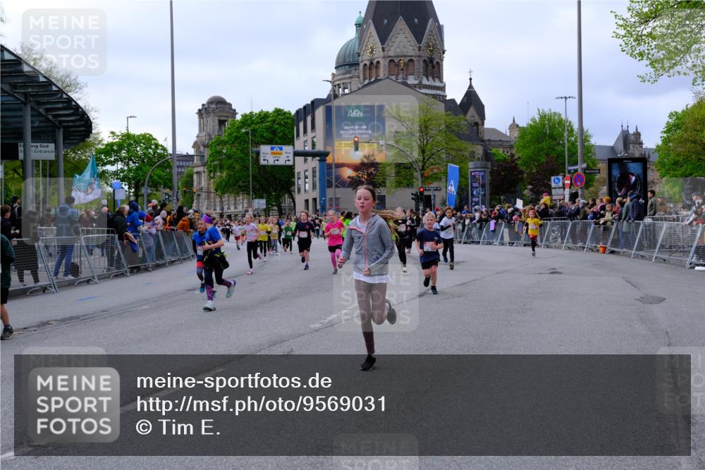 25.04.2026 - Das Zehntel Tim E. http://msf.ph/oto/9569031 25.04.2026 08:56:00 Ziel 1004, 1126, 1131, 1257, 1302, 1307, 1316, 1331, 1341, 1363, 1369, 1562, 1567, 1575, 1649, 1758, 1759, 1762, 1765, 1959, 1963, 1968, 2040, 2078, 2217, 2222, 2229, 2323, 2463, 2478, 2491, 2565, 2594, 2607, 2972, 3196, 3206, 3465, 3520, 3526, 3559, 3610, 3715, 3718, 3722, 3803, 3844, 3847, 3849, 3891, 3950, 3963, 4008 meine-sportfotos.de