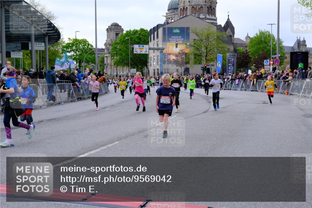 25.04.2026 - Das Zehntel Tim E. http://msf.ph/oto/9569042 25.04.2026 08:56:02 Ziel 1004, 1126, 1257, 1302, 1316, 1331, 1363, 1369, 1511, 1521, 1562, 1567, 1575, 1649, 1758, 1759, 1762, 1765, 1956, 1959, 2078, 2222, 2323, 2326, 2491, 2565, 2594, 2607, 2808, 2972, 3048, 3196, 3206, 3465, 3498, 3559, 3610, 3683, 3715, 3718, 3722, 3803, 3847, 3891, 3946, 3950, 3963, 4008 meine-sportfotos.de