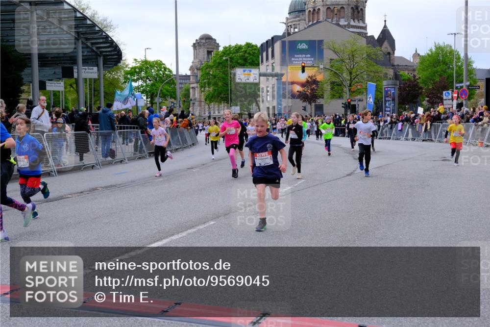 25.04.2026 - Das Zehntel Tim E. http://msf.ph/oto/9569045 25.04.2026 08:56:02 Ziel 1004, 1126, 1257, 1302, 1316, 1331, 1363, 1369, 1511, 1521, 1562, 1567, 1575, 1649, 1758, 1759, 1762, 1765, 1956, 1959, 2078, 2222, 2323, 2326, 2491, 2565, 2594, 2607, 2808, 2972, 3048, 3196, 3206, 3465, 3498, 3559, 3610, 3683, 3715, 3718, 3722, 3803, 3847, 3891, 3946, 3950, 3963, 4008 meine-sportfotos.de