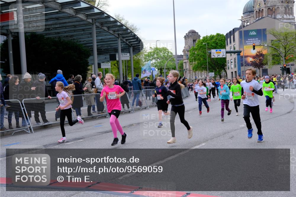 25.04.2026 - Das Zehntel Tim E. http://msf.ph/oto/9569059 25.04.2026 08:56:04 Ziel 1004, 1126, 1257, 1302, 1316, 1331, 1363, 1369, 1511, 1521, 1562, 1567, 1625, 1649, 1683, 1758, 1759, 1762, 1765, 1956, 1959, 2078, 2222, 2323, 2326, 2491, 2808, 2972, 3048, 3196, 3206, 3465, 3498, 3559, 3610, 3683, 3685, 3715, 3718, 3722, 3803, 3891, 3946, 3950, 4008 meine-sportfotos.de