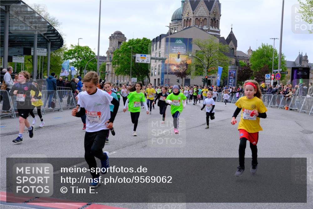 25.04.2026 - Das Zehntel Tim E. http://msf.ph/oto/9569062 25.04.2026 08:56:05 Ziel 1004, 1126, 1257, 1302, 1316, 1331, 1363, 1369, 1511, 1521, 1562, 1567, 1625, 1683, 1758, 1759, 1762, 1765, 1956, 1959, 2078, 2222, 2323, 2326, 2491, 2778, 2808, 2972, 3048, 3196, 3206, 3465, 3498, 3530, 3559, 3610, 3683, 3685, 3715, 3718, 3722, 3803, 3891, 3946, 3950, 4008 meine-sportfotos.de