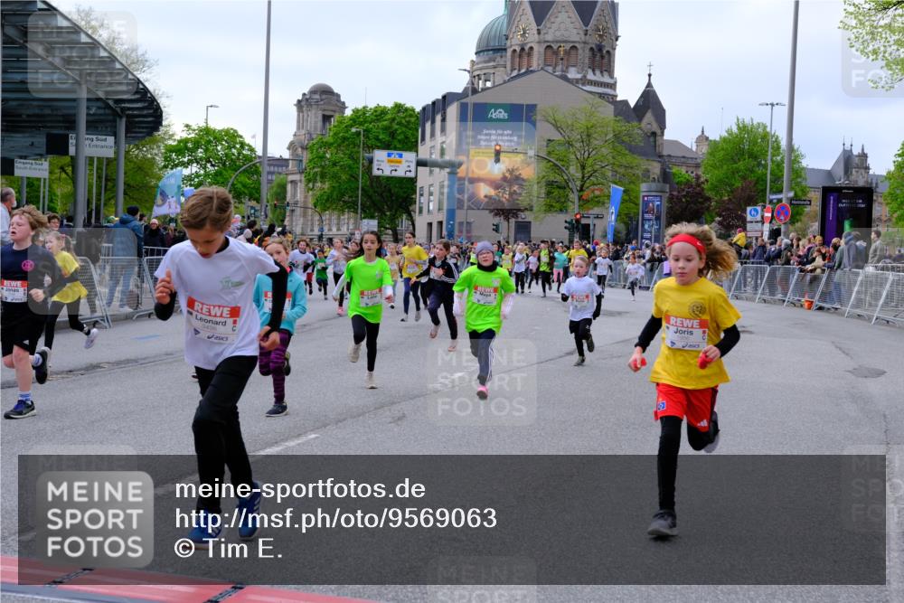 25.04.2026 - Das Zehntel Tim E. http://msf.ph/oto/9569063 25.04.2026 08:56:05 Ziel 1004, 1126, 1257, 1302, 1316, 1331, 1363, 1369, 1511, 1521, 1562, 1567, 1625, 1683, 1758, 1759, 1762, 1765, 1956, 1959, 2078, 2222, 2323, 2326, 2491, 2778, 2808, 2972, 3048, 3196, 3206, 3465, 3498, 3530, 3559, 3610, 3683, 3685, 3715, 3718, 3722, 3803, 3891, 3946, 3950, 4008 meine-sportfotos.de