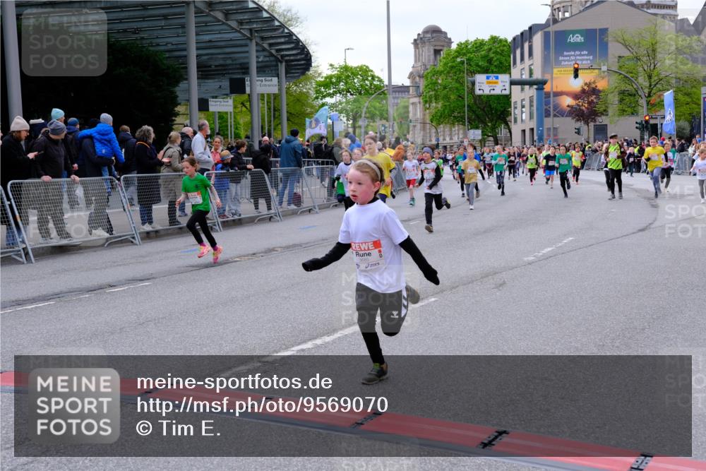 25.04.2026 - Das Zehntel Tim E. http://msf.ph/oto/9569070 25.04.2026 08:56:08 Ziel 1257, 1331, 1511, 1521, 1583, 1590, 1625, 1683, 1691, 1758, 1759, 1762, 1765, 1956, 2078, 2326, 2484, 2491, 2778, 2808, 2857, 2864, 3048, 3484, 3491, 3494, 3498, 3530, 3552, 3559, 3560, 3579, 3683, 3685, 3788, 3946, 3950, 4008 meine-sportfotos.de