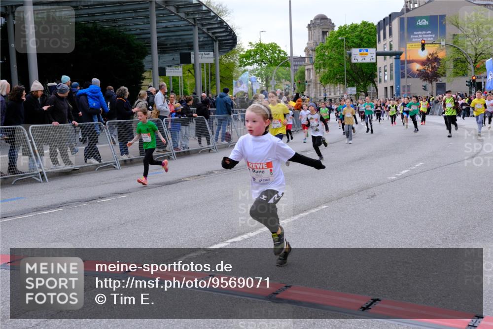 25.04.2026 - Das Zehntel Tim E. http://msf.ph/oto/9569071 25.04.2026 08:56:08 Ziel 1257, 1331, 1511, 1521, 1583, 1590, 1625, 1683, 1691, 1758, 1759, 1762, 1765, 1956, 2078, 2326, 2484, 2491, 2778, 2808, 2857, 2864, 3048, 3484, 3491, 3494, 3498, 3530, 3552, 3559, 3560, 3579, 3683, 3685, 3788, 3946, 3950, 4008 meine-sportfotos.de