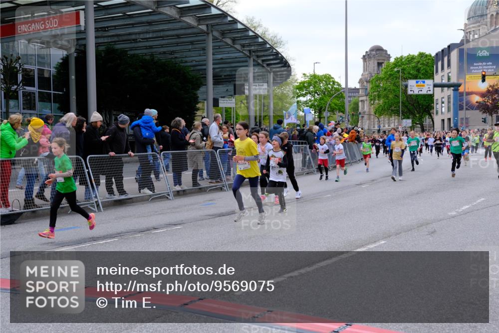 25.04.2026 - Das Zehntel Tim E. http://msf.ph/oto/9569075 25.04.2026 08:56:09 Ziel 1229, 1257, 1331, 1376, 1511, 1521, 1583, 1590, 1625, 1683, 1691, 1758, 1765, 1956, 2078, 2326, 2484, 2491, 2501, 2778, 2808, 2857, 2864, 3048, 3484, 3491, 3494, 3498, 3530, 3552, 3560, 3579, 3683, 3685, 3714, 3788, 3946, 3950, 4008 meine-sportfotos.de