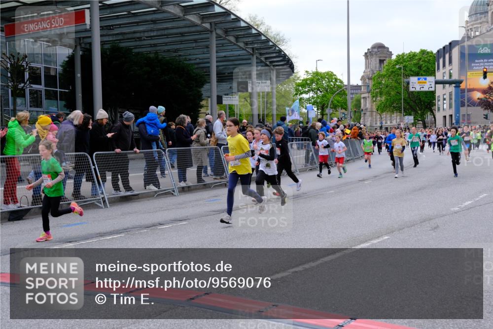 25.04.2026 - Das Zehntel Tim E. http://msf.ph/oto/9569076 25.04.2026 08:56:09 Ziel 1229, 1257, 1331, 1376, 1511, 1521, 1583, 1590, 1625, 1683, 1691, 1758, 1765, 1956, 2078, 2326, 2484, 2491, 2501, 2778, 2808, 2857, 2864, 3048, 3484, 3491, 3494, 3498, 3530, 3552, 3560, 3579, 3683, 3685, 3714, 3788, 3946, 3950, 4008 meine-sportfotos.de