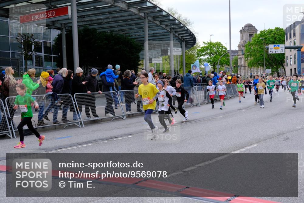 25.04.2026 - Das Zehntel Tim E. http://msf.ph/oto/9569078 25.04.2026 08:56:09 Ziel 1229, 1257, 1331, 1376, 1511, 1521, 1583, 1590, 1625, 1683, 1691, 1758, 1765, 1956, 2078, 2326, 2484, 2491, 2501, 2778, 2808, 2857, 2864, 3048, 3484, 3491, 3494, 3498, 3530, 3552, 3560, 3579, 3683, 3685, 3714, 3788, 3946, 3950, 4008 meine-sportfotos.de