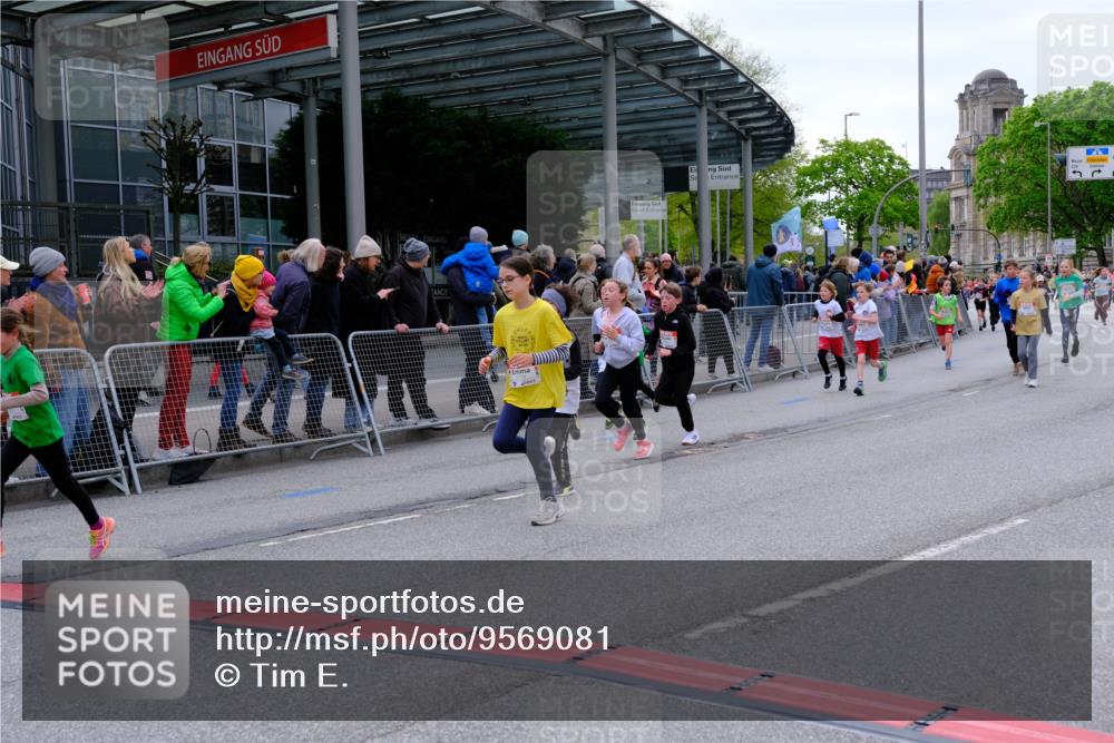 25.04.2026 - Das Zehntel Tim E. http://msf.ph/oto/9569081 25.04.2026 08:56:09 Ziel 1229, 1257, 1331, 1376, 1511, 1521, 1583, 1590, 1625, 1683, 1691, 1758, 1765, 1956, 2078, 2326, 2484, 2491, 2501, 2778, 2808, 2857, 2864, 3048, 3484, 3491, 3494, 3498, 3530, 3552, 3560, 3579, 3683, 3685, 3714, 3788, 3946, 3950, 4008 meine-sportfotos.de
