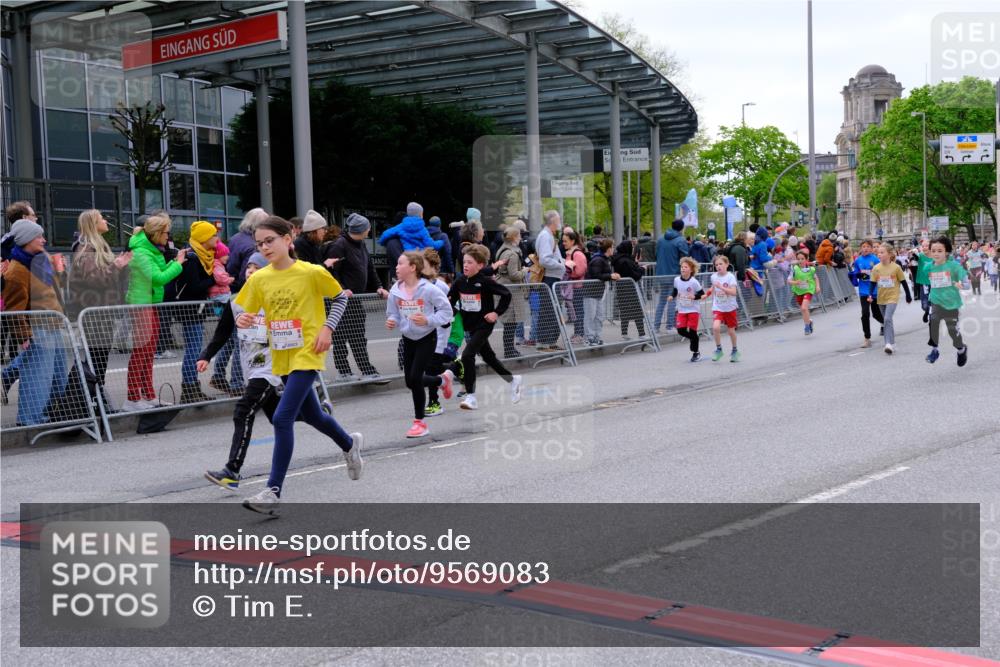 25.04.2026 - Das Zehntel Tim E. http://msf.ph/oto/9569083 25.04.2026 08:56:10 Ziel 1229, 1257, 1376, 1511, 1521, 1583, 1590, 1625, 1683, 1691, 1758, 1765, 1956, 2233, 2326, 2484, 2491, 2501, 2513, 2528, 2778, 2808, 2857, 2864, 3048, 3484, 3491, 3494, 3498, 3530, 3552, 3560, 3579, 3683, 3685, 3688, 3714, 3788, 3946, 4008 meine-sportfotos.de