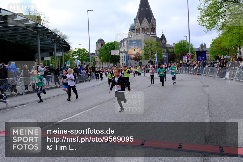 25.04.2026 - Das Zehntel Tim E. http://msf.ph/oto/9569095 25.04.2026 08:56:14 Ziel 1141, 1152, 1229, 1376, 1511, 1521, 1583, 1590, 1625, 1683, 1691, 2233, 2237, 2239, 2484, 2501, 2513, 2515, 2517, 2528, 2778, 2808, 2857, 2864, 3048, 3140, 3156, 3367, 3375, 3393, 3484, 3491, 3494, 3530, 3552, 3560, 3579, 3683, 3685, 3688, 3714, 3788, 3930, 3946 meine-sportfotos.de