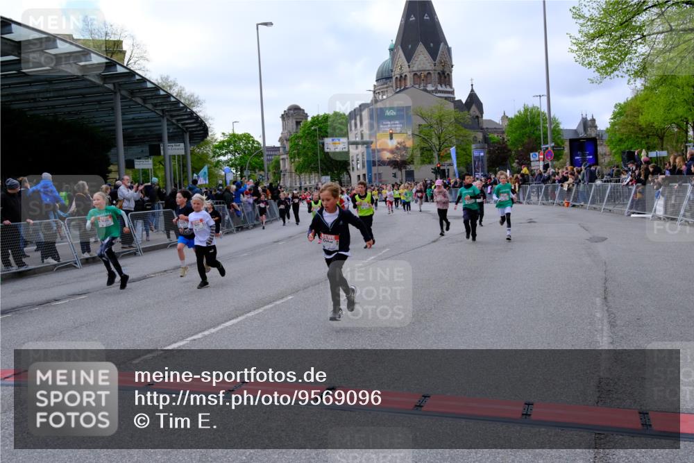 25.04.2026 - Das Zehntel Tim E. http://msf.ph/oto/9569096 25.04.2026 08:56:14 Ziel 1141, 1152, 1229, 1376, 1511, 1521, 1583, 1590, 1625, 1683, 1691, 2233, 2237, 2239, 2484, 2501, 2513, 2515, 2517, 2528, 2778, 2808, 2857, 2864, 3048, 3140, 3156, 3367, 3375, 3393, 3484, 3491, 3494, 3530, 3552, 3560, 3579, 3683, 3685, 3688, 3714, 3788, 3930, 3946 meine-sportfotos.de
