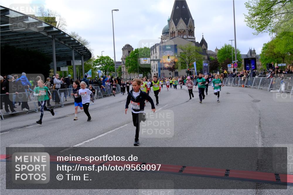 25.04.2026 - Das Zehntel Tim E. http://msf.ph/oto/9569097 25.04.2026 08:56:14 Ziel 1141, 1152, 1229, 1376, 1511, 1521, 1583, 1590, 1625, 1683, 1691, 2233, 2237, 2239, 2484, 2501, 2513, 2515, 2517, 2528, 2778, 2808, 2857, 2864, 3048, 3140, 3156, 3367, 3375, 3393, 3484, 3491, 3494, 3530, 3552, 3560, 3579, 3683, 3685, 3688, 3714, 3788, 3930, 3946 meine-sportfotos.de